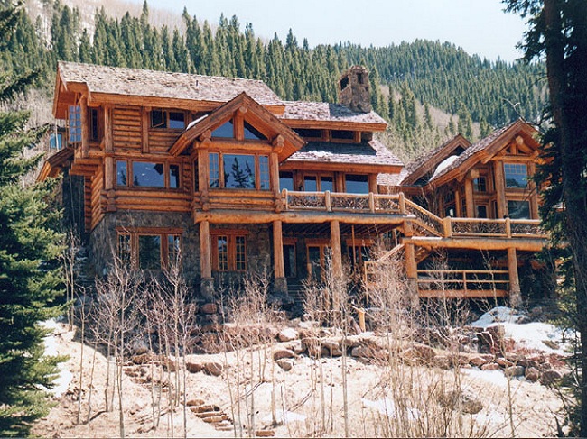Деревянный дом в канадско-американском стиле