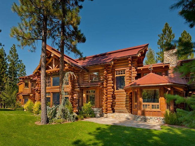 Деревянный дом в канадско-американском стиле